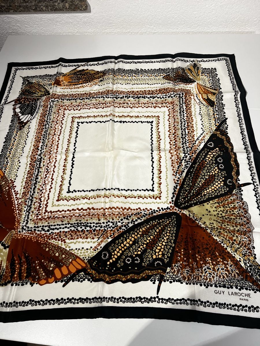 Foulard & Sciarpe: Foulard Guy Laroche – Usato da St-Pierre-Clages venduto da ste_xk6p 2