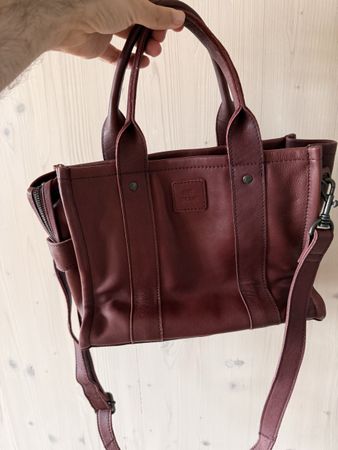 Ledertasche im Stil einer Tote Bag