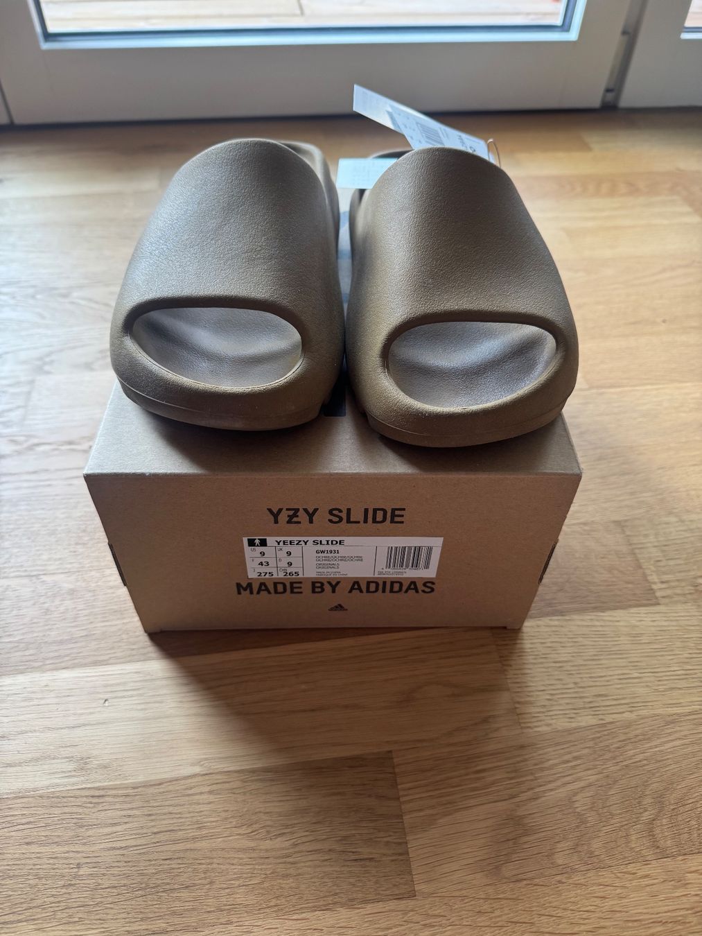 Adidas Scarpe da uomo: Adidas Yeezy Slide Ochre – Usato da Rombach venduto da noahBy0 1