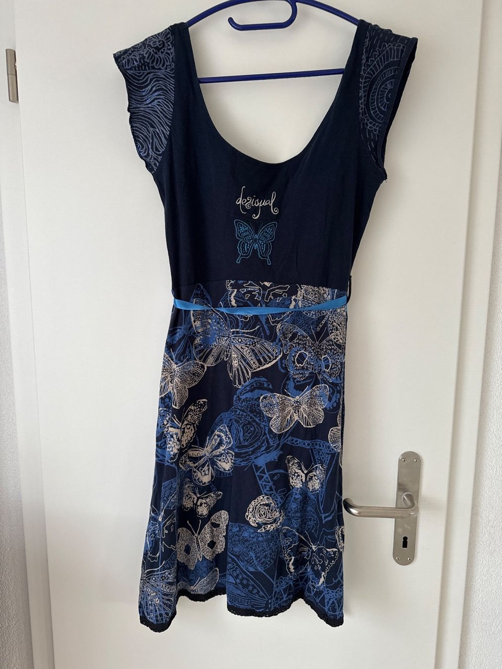 Desigual Vestiti: Desigual Kleid Gr L – Usato da Gelterkinden venduto da Biene8 1