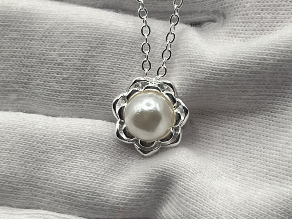 Ketten: Collier en Argent 925 Pendentif Fleur – Gebraucht aus Praz (Vully) von VVSWISS