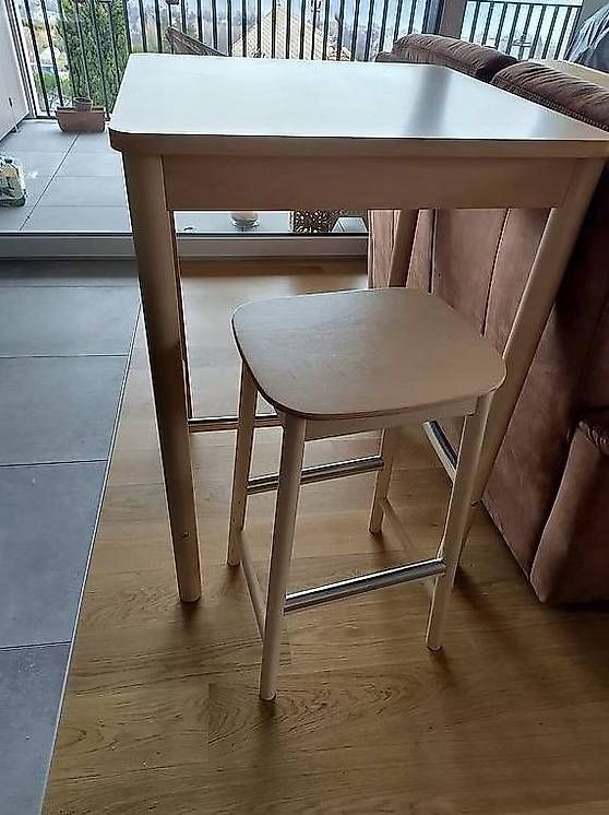 Ikea Tischset: A vendre table haute et un tabouret – Gebraucht aus Neuchâtel von cched29
