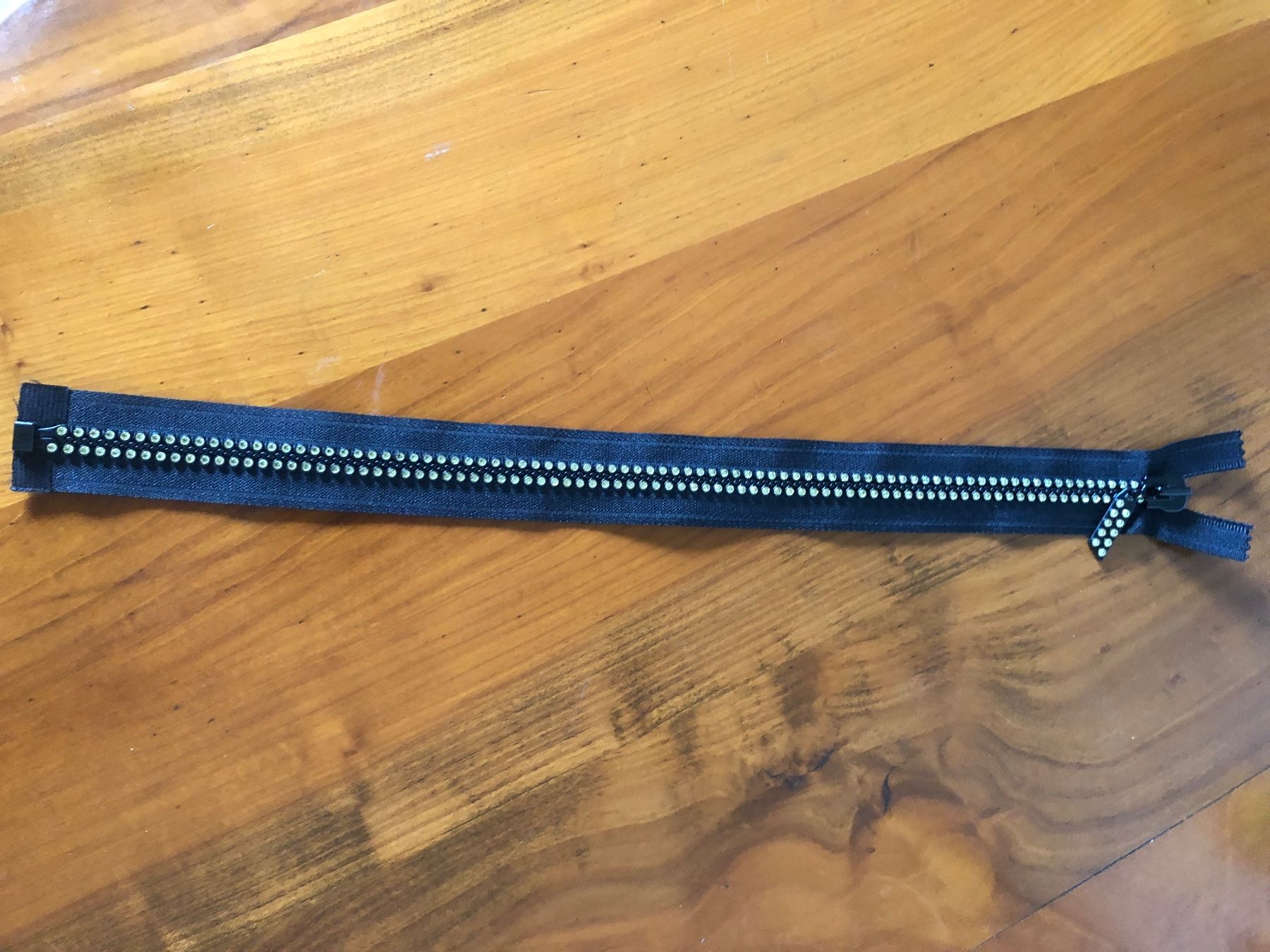Nastri decorativi: Strass- Reissverschluss – Usato da Niederlenz venduto da lil_jxk8