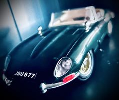 Modellauto Jaguar E-Type Cabriolet dunkelgrün 1:18 Burago