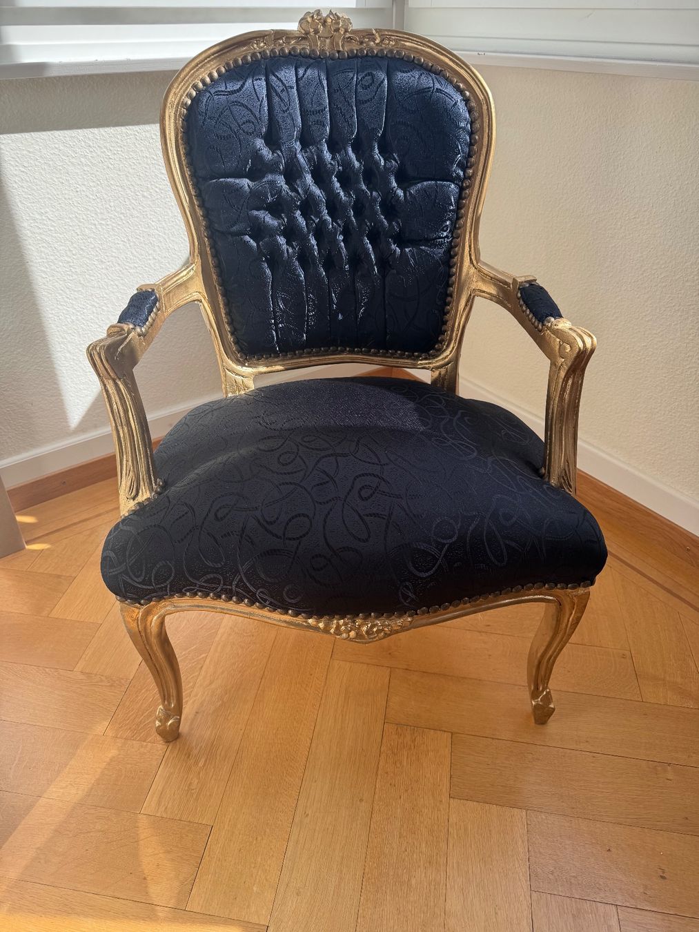 Poltrone: Fauteuil Louis XV style baroque – Usato da Lausanne venduto da Neytirii