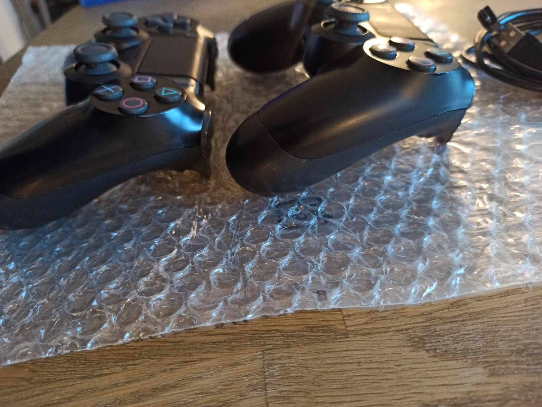 Controller: 2 x Original Controller Sony PS4 Wireless DualShock 4 V2 – Usato da Oberweningen venduto da mar_87mx 5