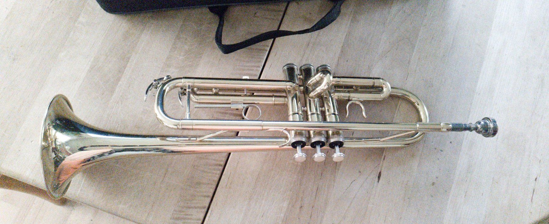 Musikinstrumente: Trompete Gold Messing mit Koffer gebraucht – Gebraucht aus Baldegg von Arjona 2