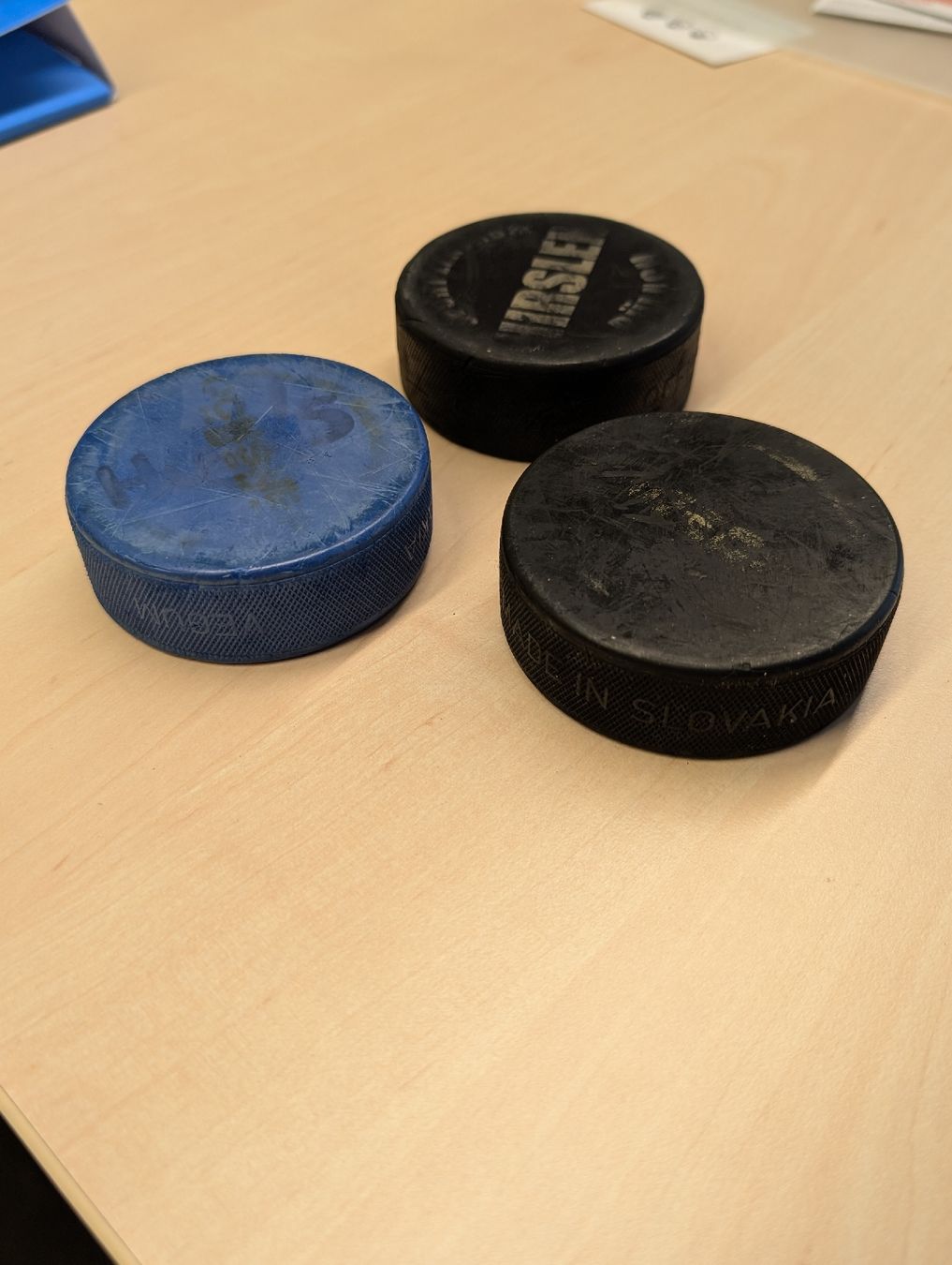Palloni: Eishockey-Pucks – Usato da Embrach venduto da bh80bHugi 1