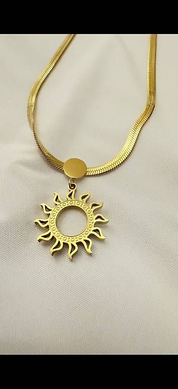 Ketten: Edelstahl-Halskette mit Sonnenanhänger – Gebraucht aus Bellach von RuJewelry