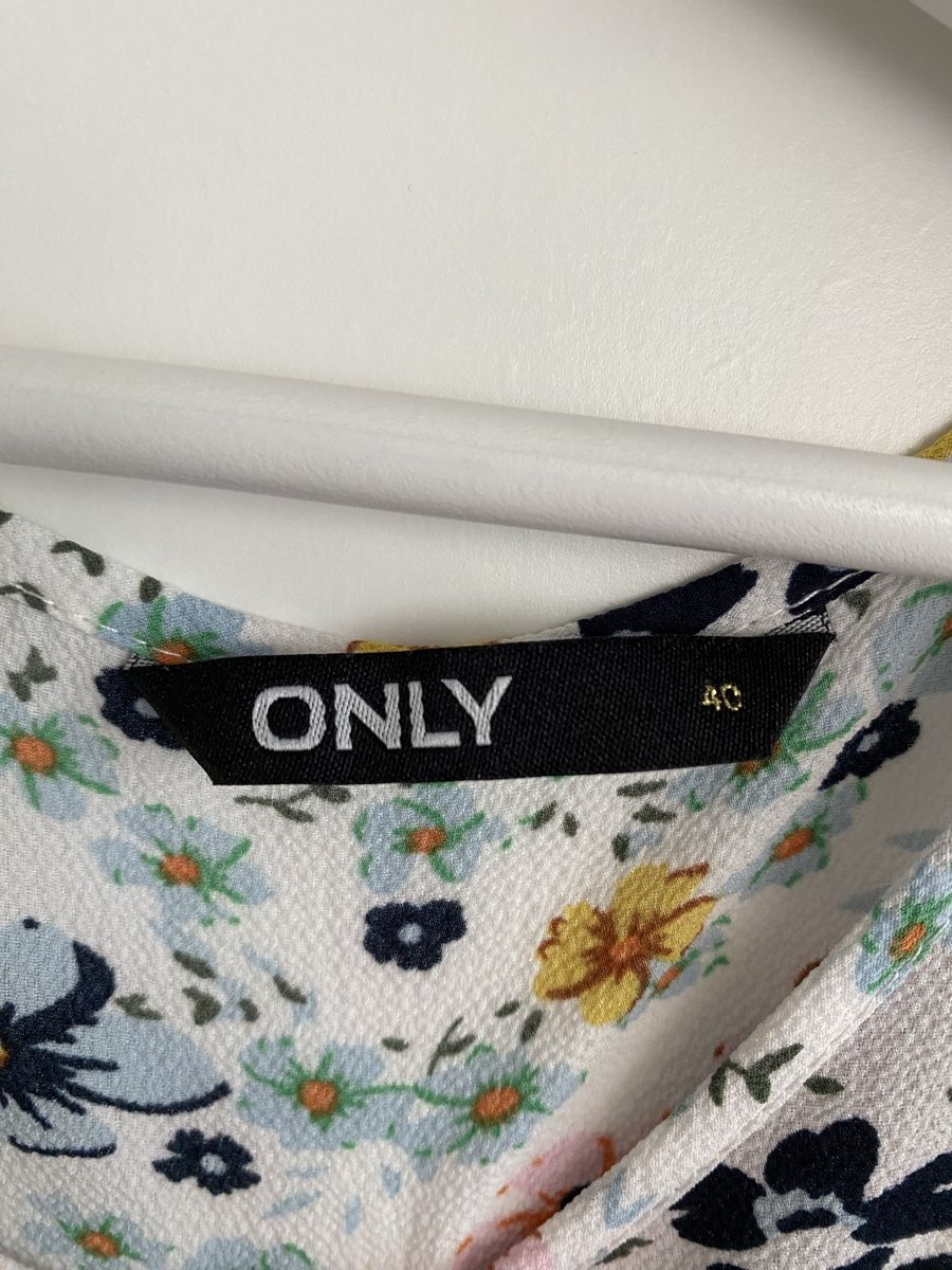 Only Camicette: ONLY Bluse Grösse 40, Blumenmuster, weiss – Usato da Baden venduto da CompraCaro 3