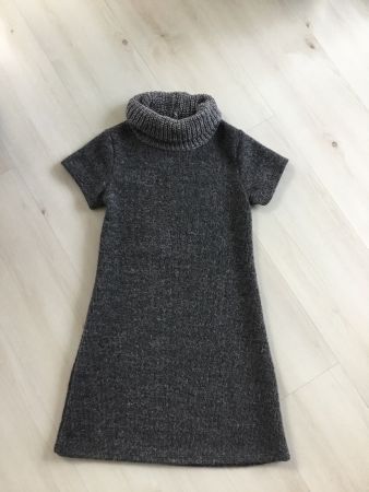 Kaum getragenes, gefüttertes Kleid , 11/12 Jahre