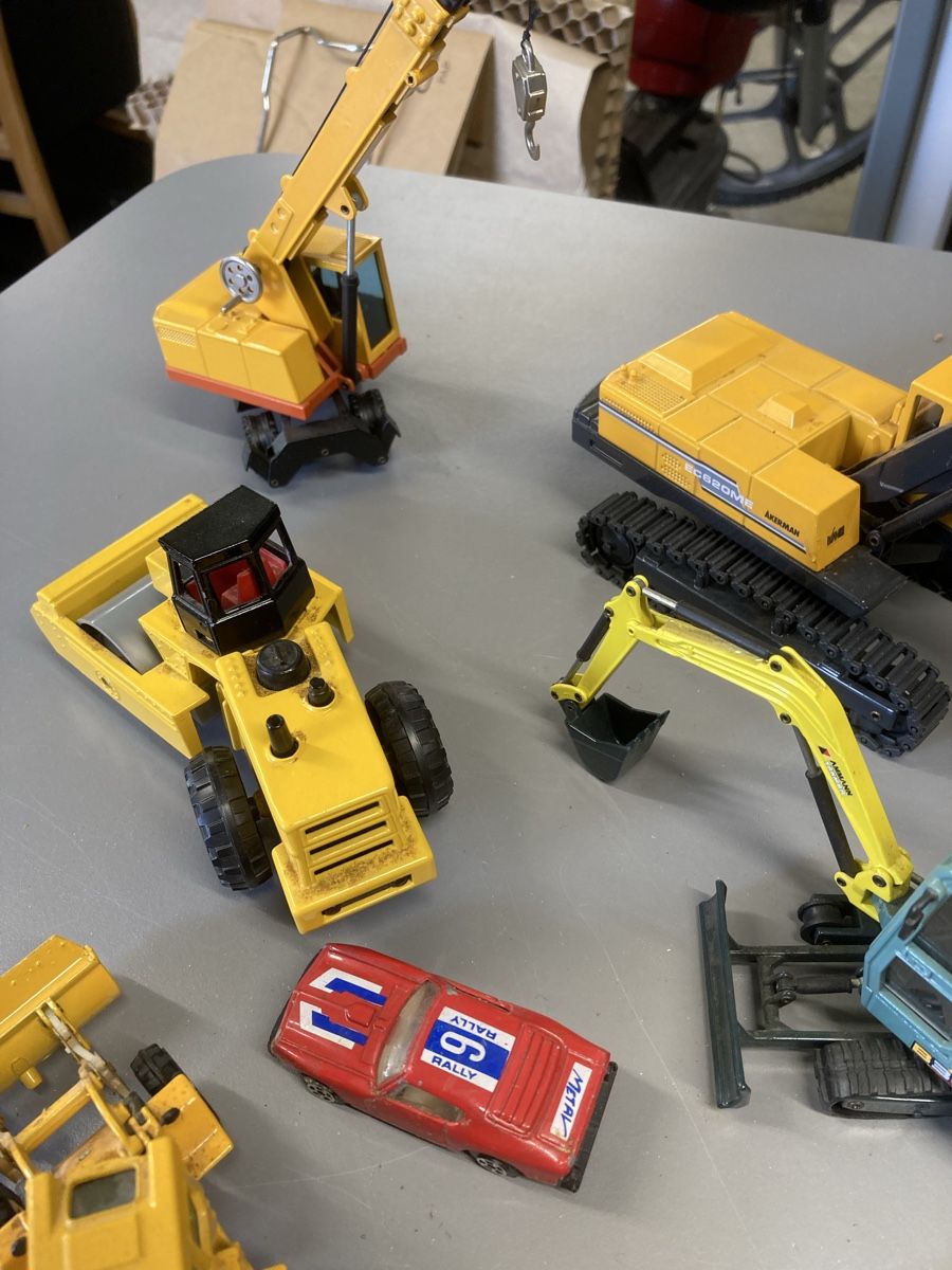 Spielzeuge: Baumaschinen modelle – Gebraucht aus Niederuzwil von Miami1999 3
