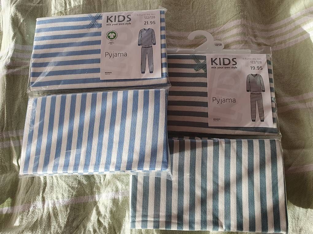 Pigiama & Simili: Pyjamas für zwillinge 122/128 – Usato da Häutligen venduto da manu-abc 1