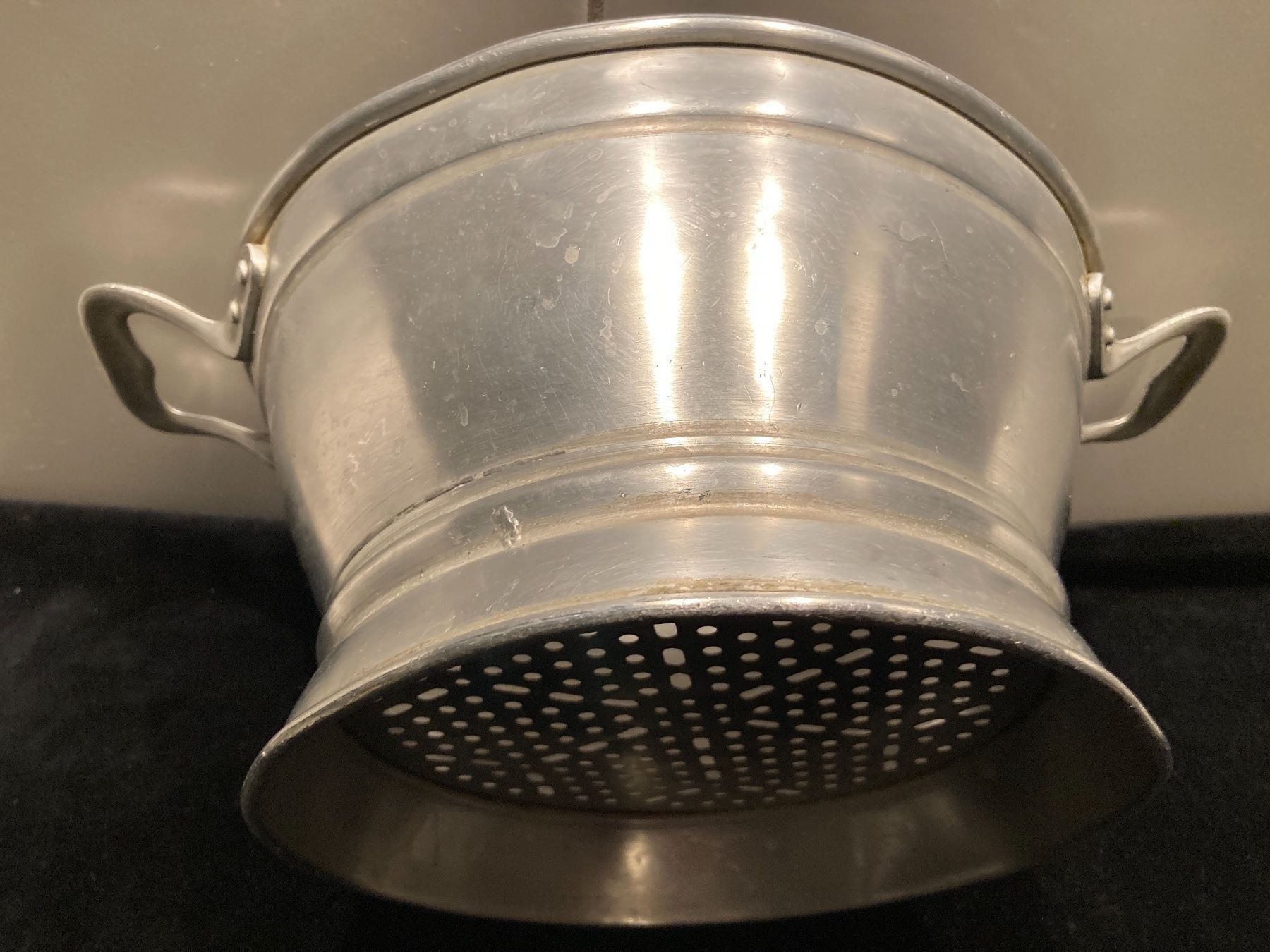 Elettrodomestici da cucina: Altes Löcher-Becken aus Alu – Usato da Zürich venduto da Chaeffeler 4