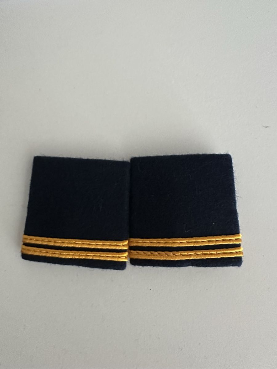 Armée suisse Plaquettes & Badges: 2 x Schulterabzeichen Oberleutnant Fliegerabwehr – D'occasion à Arboldswil par mat_xyx5