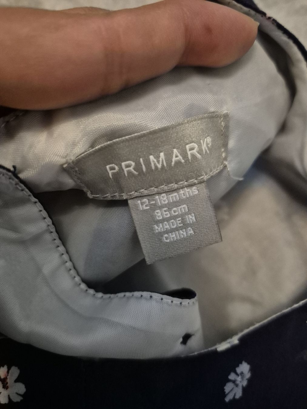 Primark Vestiti & Gonne: Kleid Mädchen Primark Grösse 86cm 12-18 Monate Blumenmuster – Usato da Grüningen venduto da luz_lsr2 2