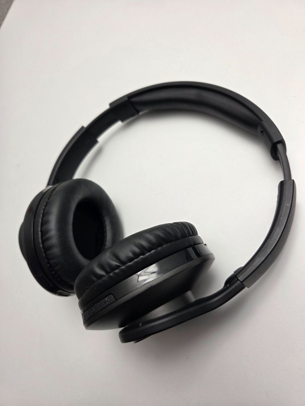 Philips Cuffie: Philips On-Ear-Kopfhörer NEUWERTIG – Usato da Thörigen venduto da beop 1