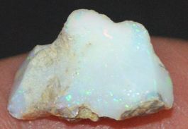 Edelstein L-6826 – Äthiopischer Opal roh ca. 17x11mm 6,35 K.