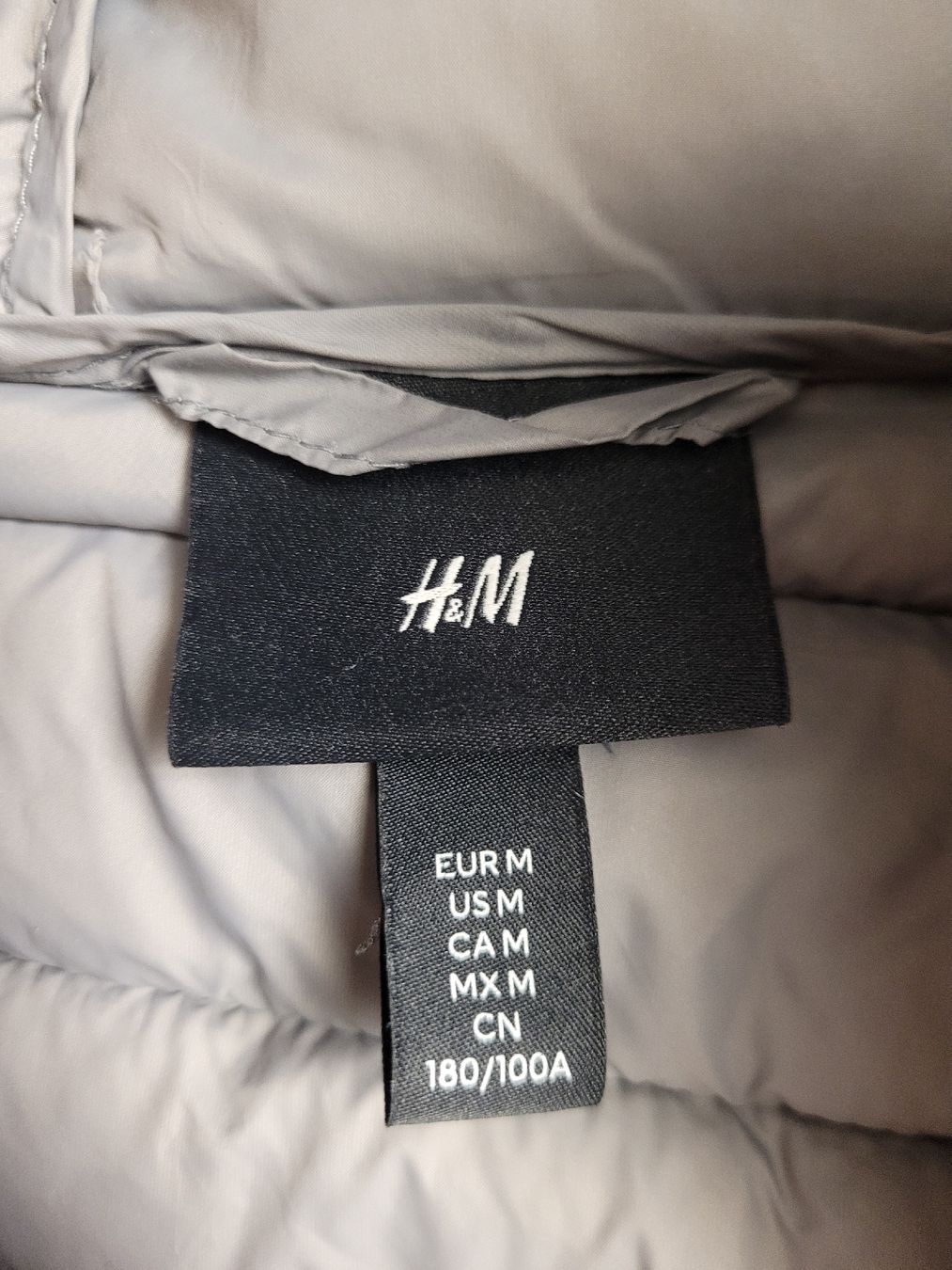 H&M Giacche: H&M Padded Jacket with hood – Usato da Wettingen venduto da mor_76q7 1