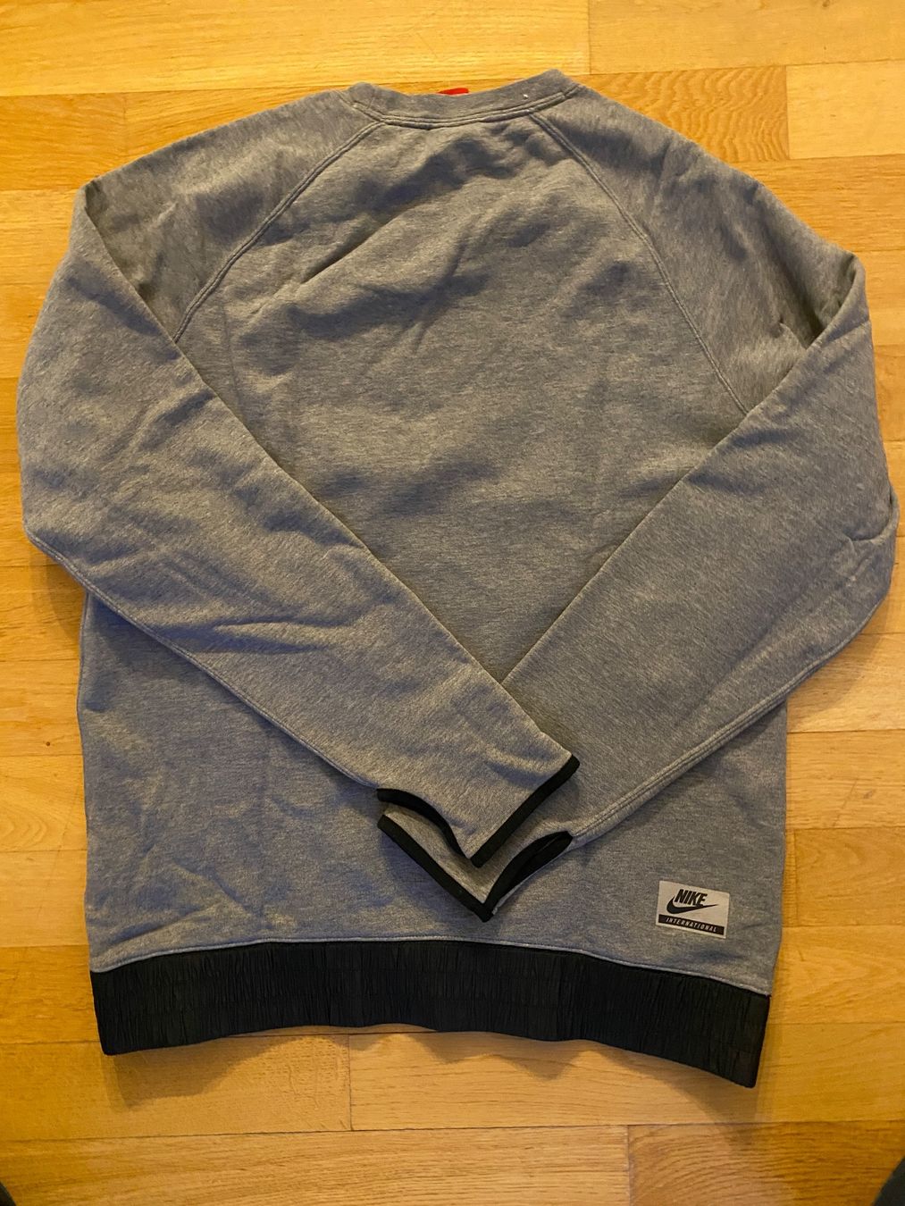 Nike Maglioni & Felpe: Nike International Pullover Sweatshirt Gr. M – Usato da Bern venduto da nic_8q67 2