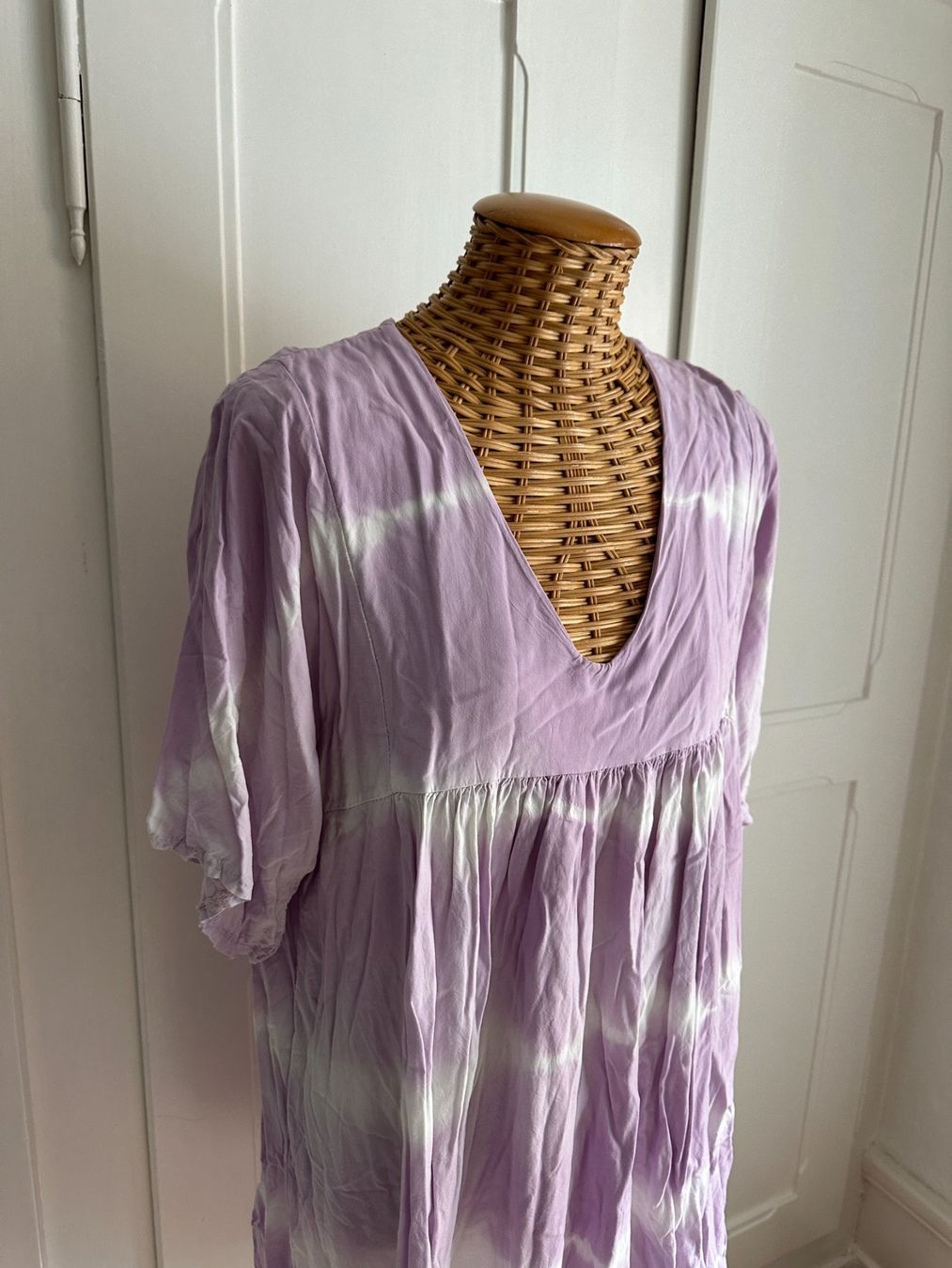 Tuniques: Batik Tunikakleid lila-weiss M – D'occasion à Zürich par Diazaio 1