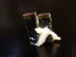 TURMALIN KRISTALL 137.75 ct 35 x 33 x 30 mm NATUR SKULPTUR