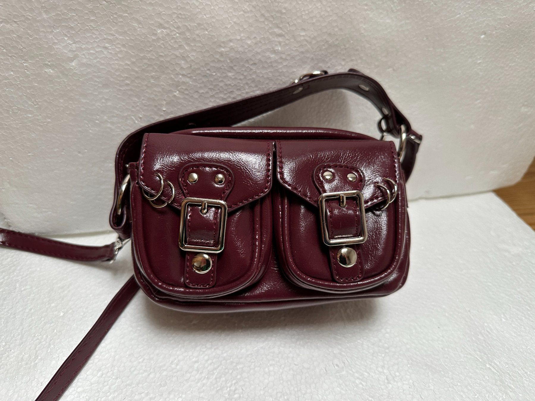 Borse da donna: Täschchen Tasche bordeaux neu! – Nuovo e nell'imballaggio originale da Gümmenen venduto da FelizitasHermann