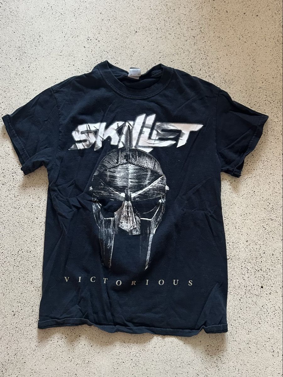 T-shirt: Skillet Band Shirt – Usato da Wolfhausen venduto da eil_jc5j