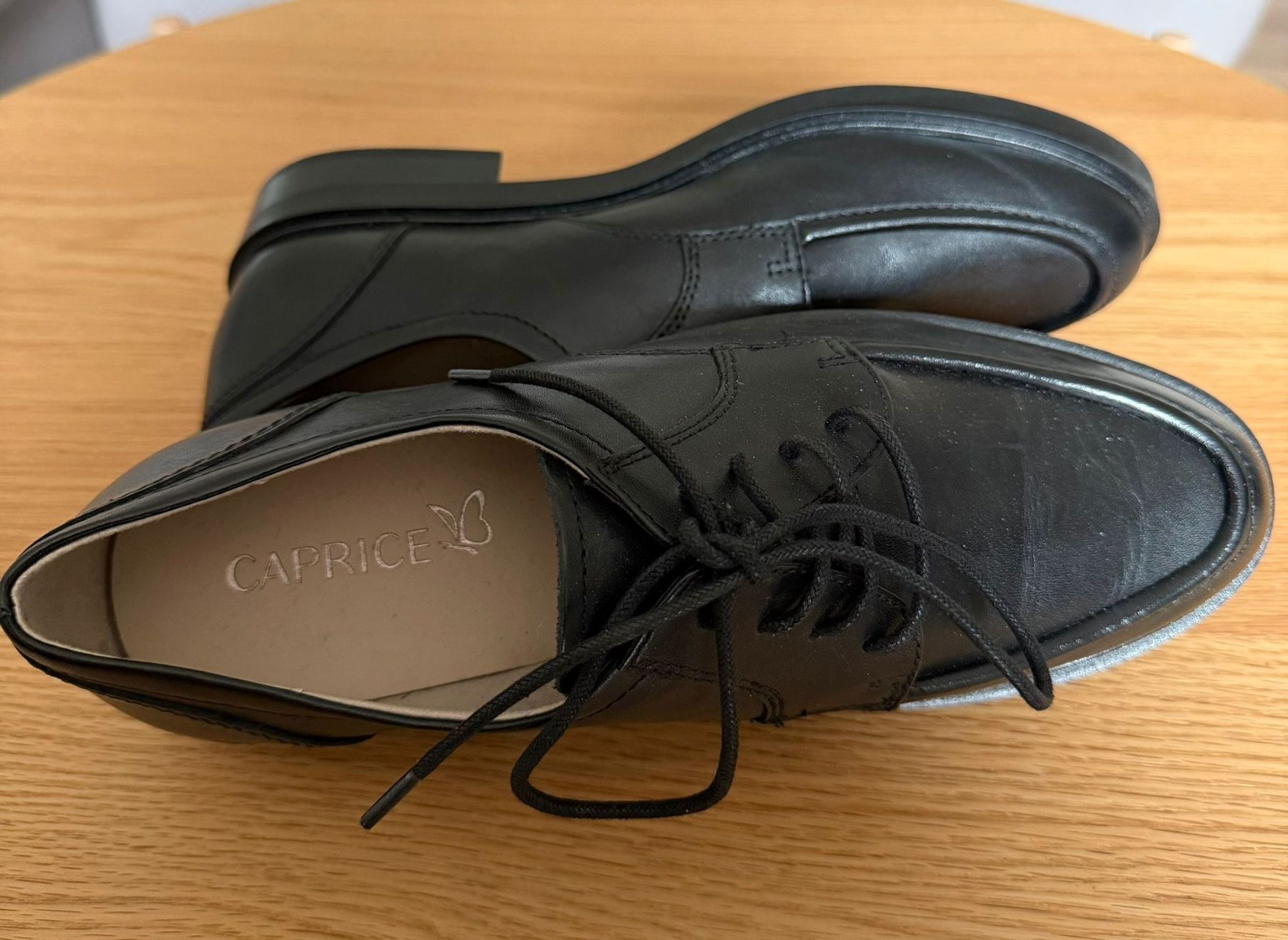 Scarpe da donna: Caprice Halbschuhe gr 41 schwarz neuwertig – Usato da Nussbaumen AG venduto da brigitebardot