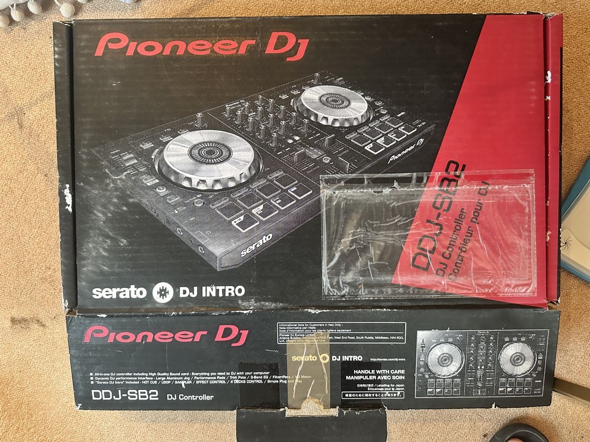 Pioneer Console di mixaggio: Pioneer DJ DDJ-SB2 Controller inkl. Originalverpackung – Nuovo (secondo la descrizione) da Zollikon venduto da Melissa2308