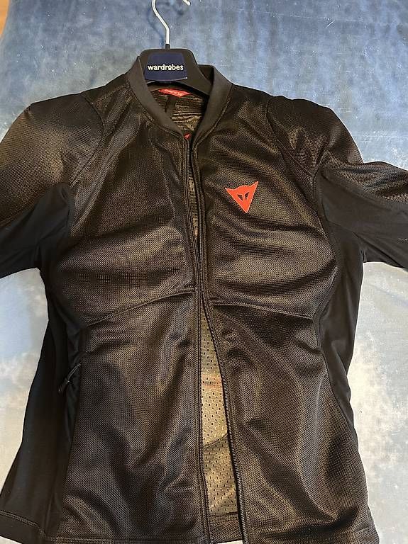 Lotti di vestiti: Vêtements  femme pour moto – Usato da Enney venduto da ver_f7fy 1