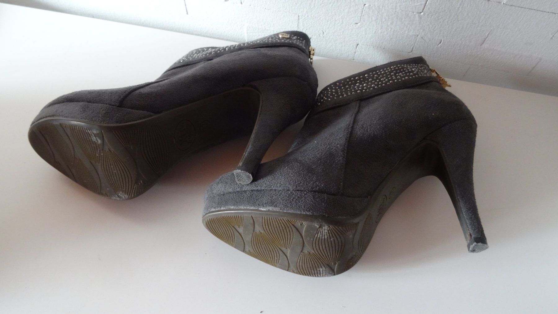 Damenschuhe: Xti Stiefeletten grau  mit Pailletten Gr. 37 – Gebraucht aus Siebnen von Gimmisun 2