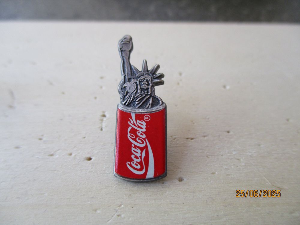 Coca Cola Pin USA (Neu (gemäss Beschreibung)) in Felsberg für CHF 1.5 ...