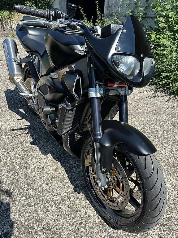 Aprilia Strada: Aprilia Tuono 1000 R – Usato da Worb venduto da tmuhmenthaler 1
