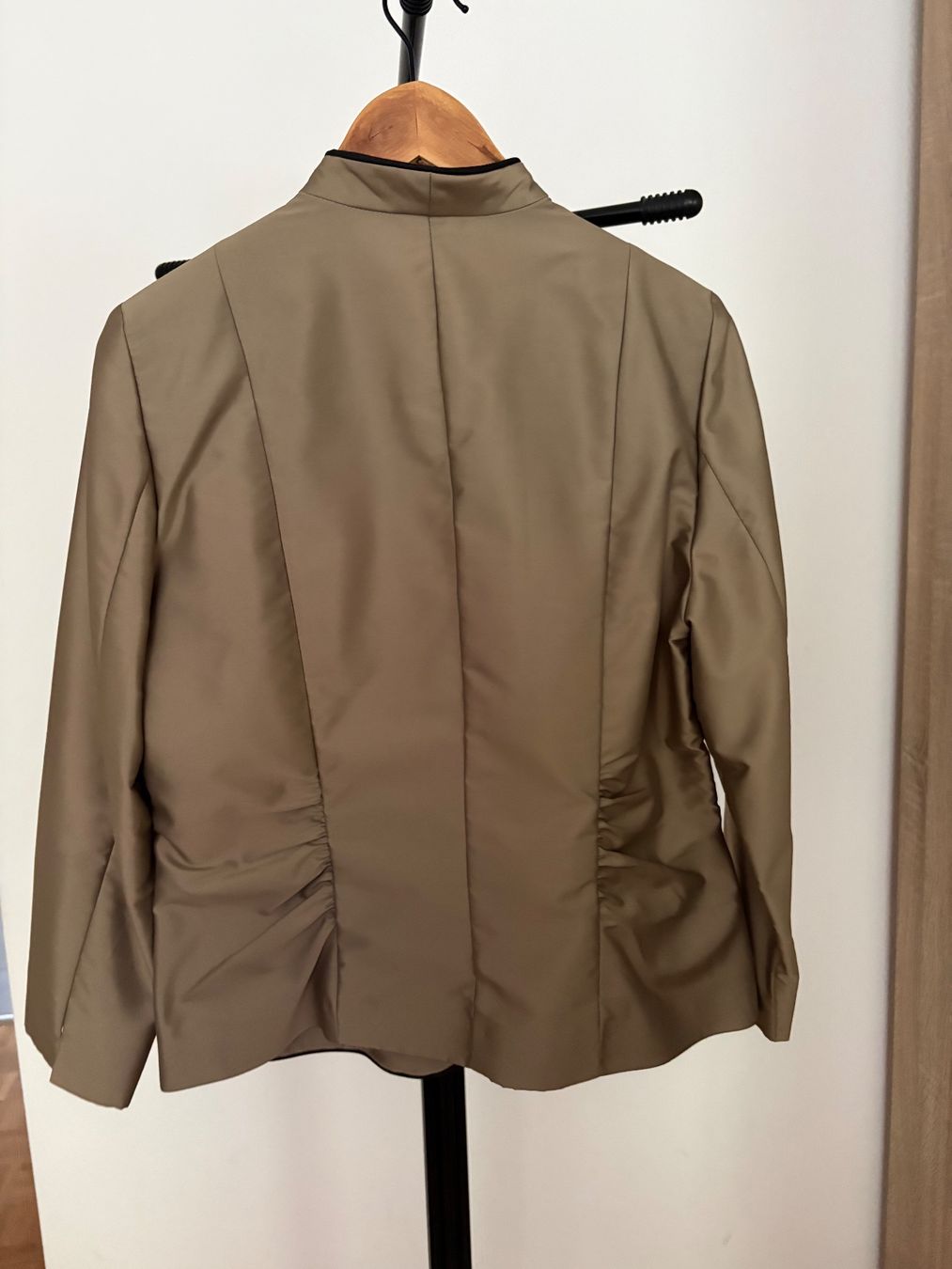 Lots de vêtements: Jacke-Rock -Bluse – D'occasion à Zürich par luc_2t2q 2