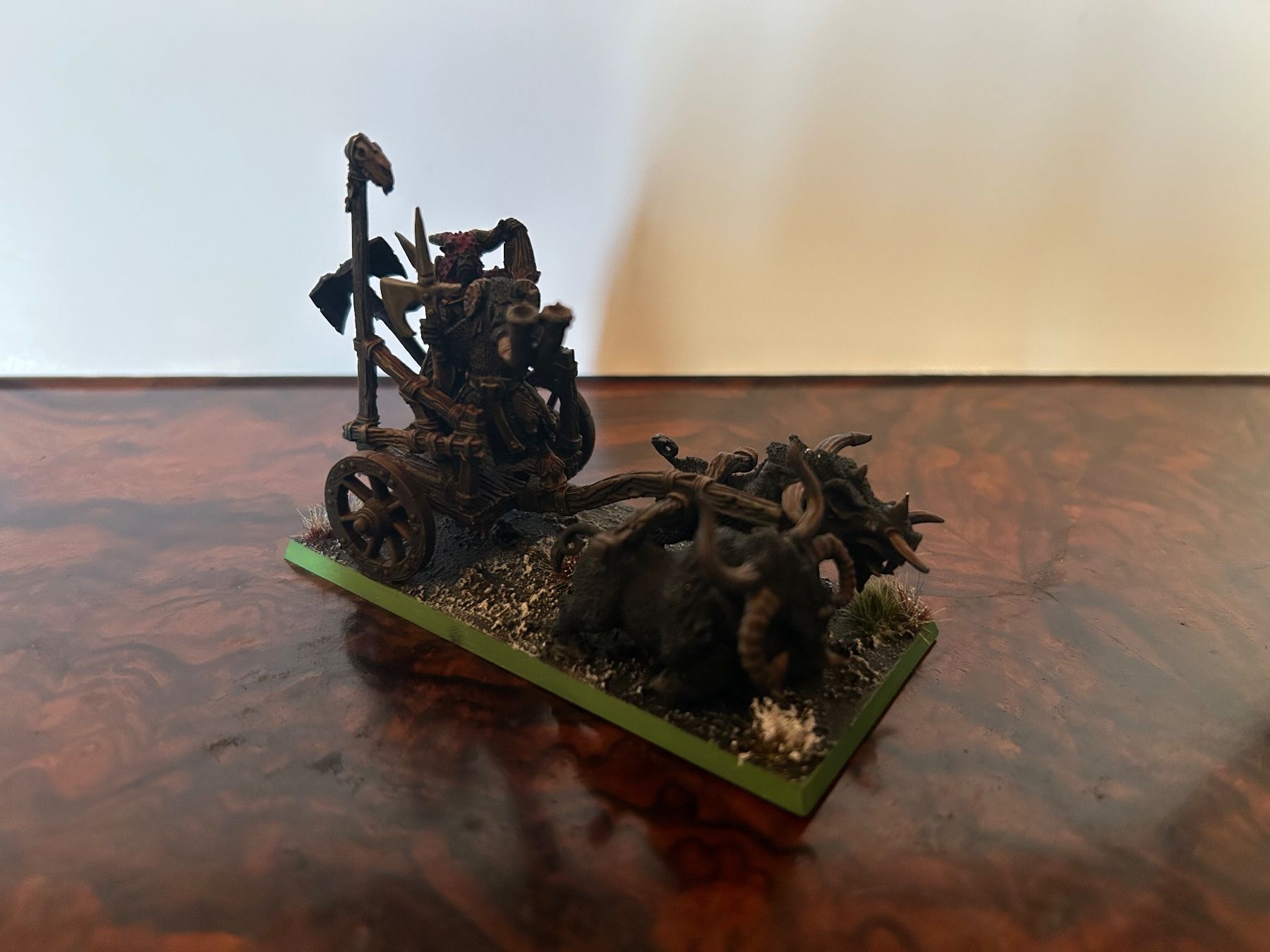 Kit di modellismo & Modellini statici: WARHAMMER TOW BEASTMEN CHARIOT – Usato da Le Brassus venduto da Hollywood_gni