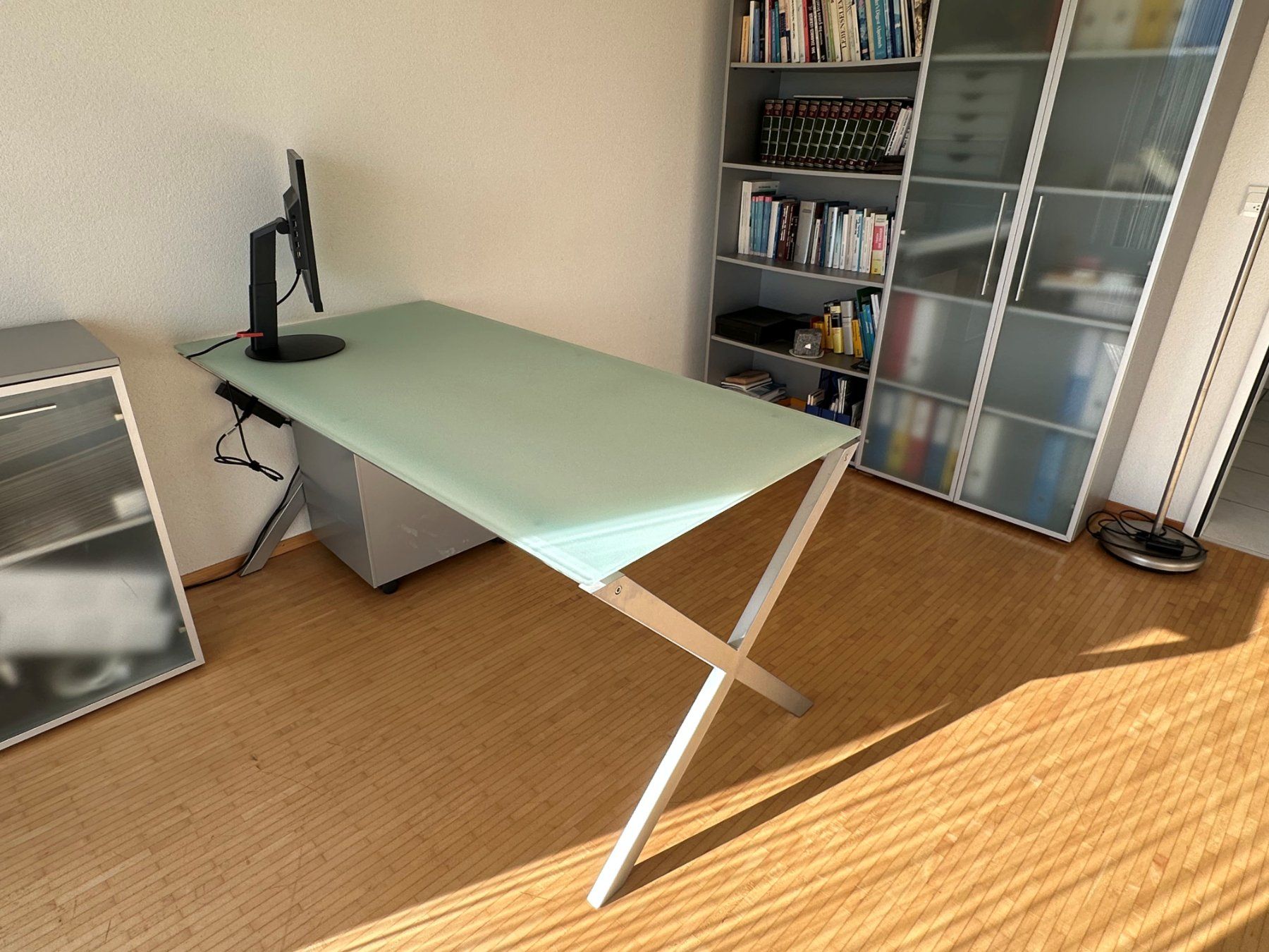 Scrivanie: Glasstisch Büro – Usato da Adligenswil venduto da hug_mm9z 1