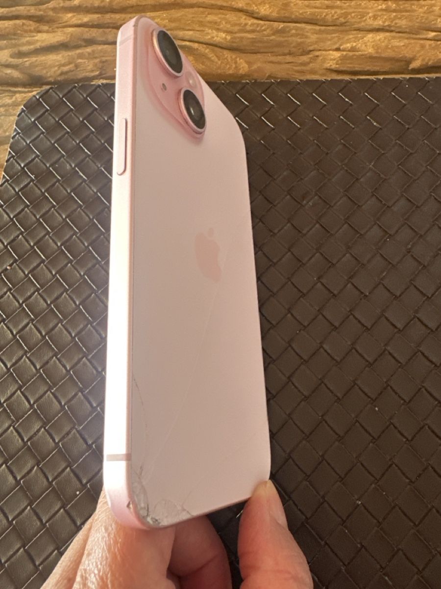 Apple Telefoni cellulari / Smartphones: Apple iPhone 15 rosa 128 GB – Usato da Stäfa venduto da Kurt33 2