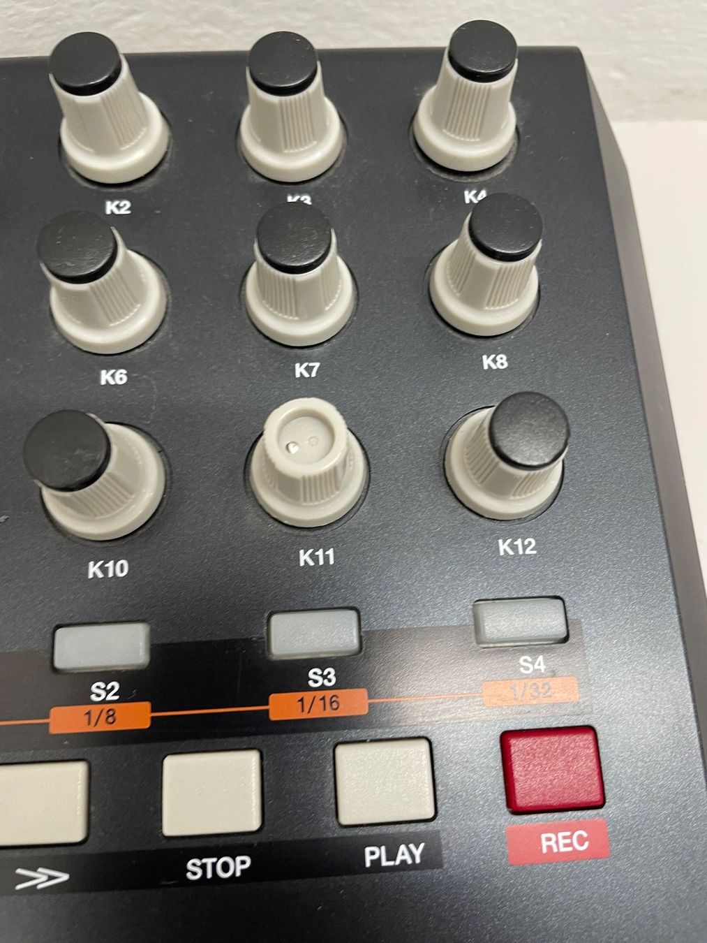 Akai Strumenti musicali: Akai MPK 25 Midi Keyboard/Controller mit Pads – Usato da Niederdorf venduto da LeptonAG 4