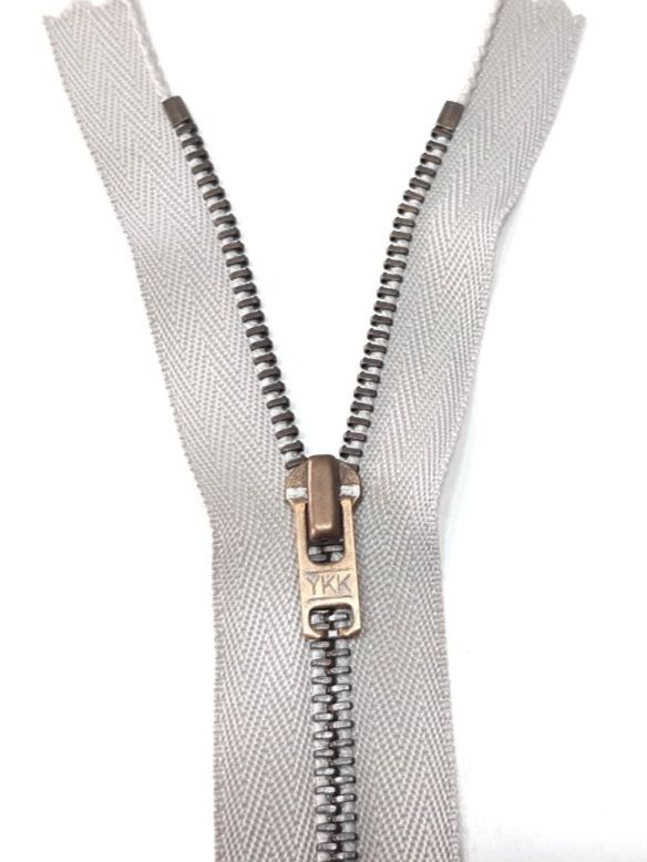 Tessuti: Reißverschluss 18 cm -  Fermeture éclair 18 cm – Nuovo (secondo la descrizione) da Savagnier venduto da Marderuth