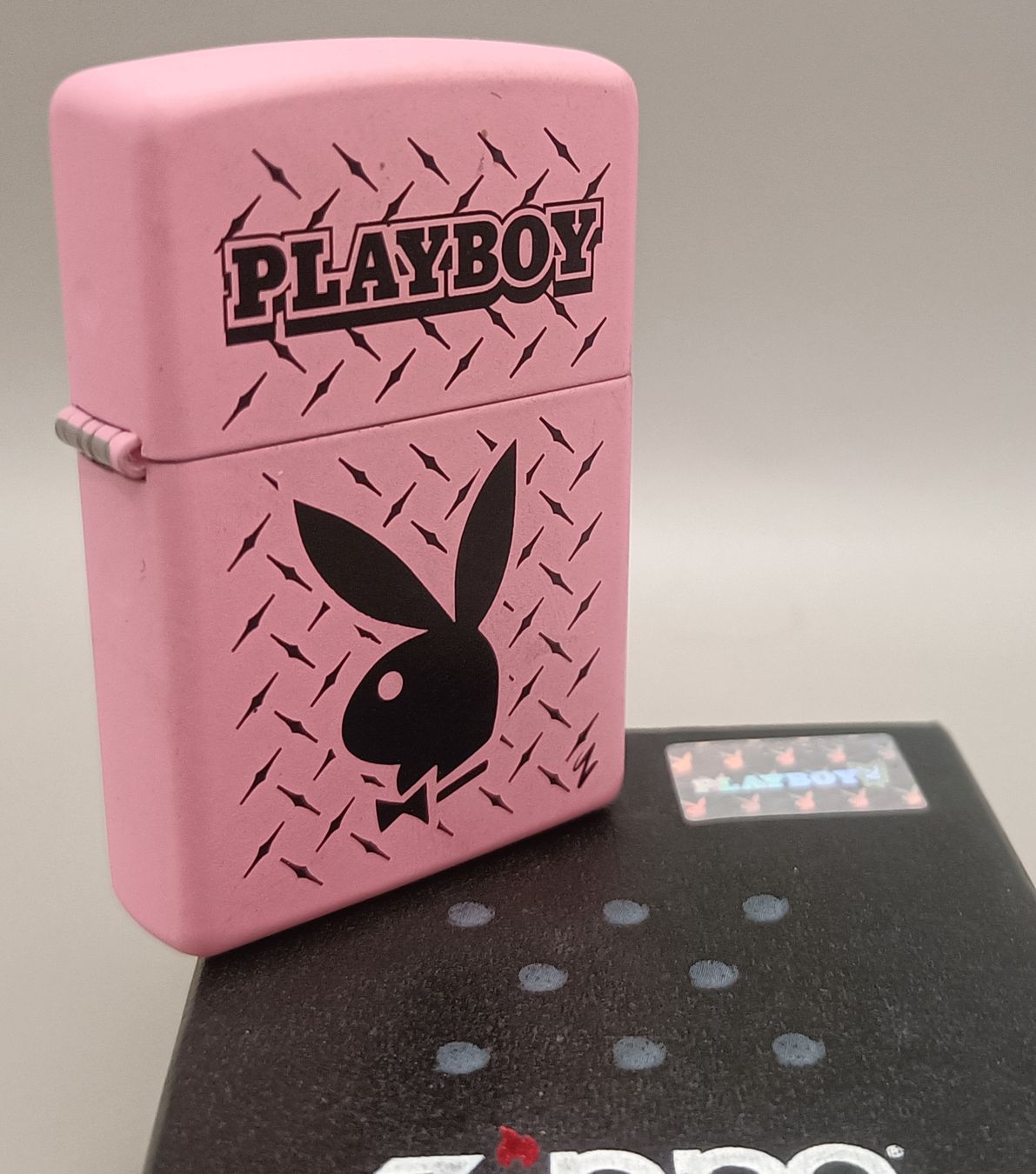 Zippo Accendini: Zippo pink Playboy box NEW – Nuovo e nell'imballaggio originale da Pampigny venduto da Calypso06