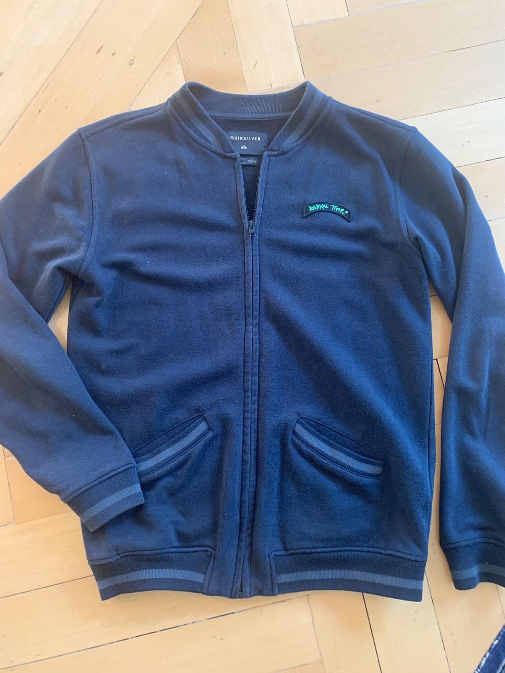 Quiksilver Maglioni & Felpe: Hoodie Quiksilver 16 ans noir – Usato da Küssnacht am Rigi venduto da FFKA 1