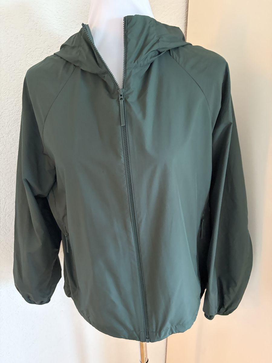 Uniqlo Jacken: Uniqlo light jacket – Neu (gemäss Beschreibung) aus Münchenstein von ArleneLM