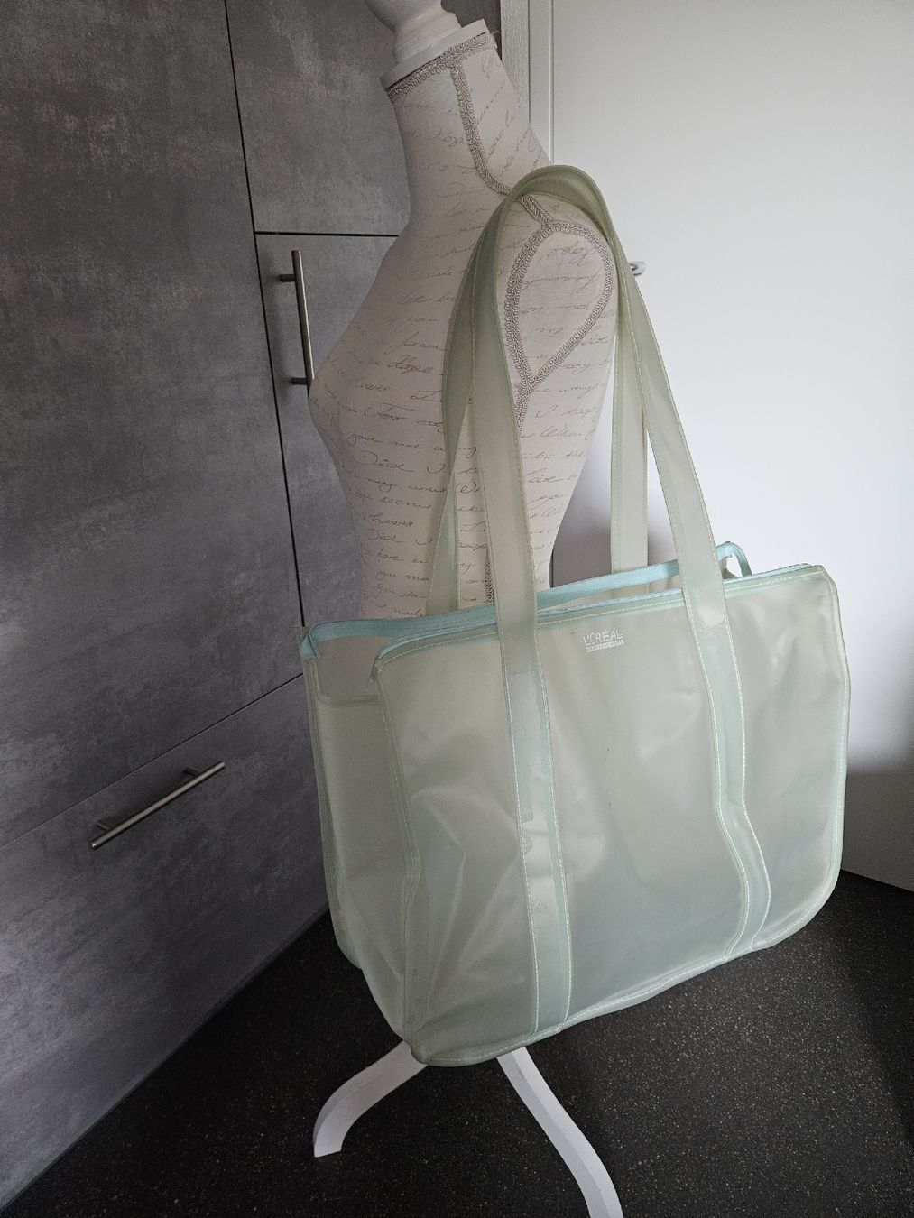 Borse da donna: L'Oréal Tasche transparent hell mint grün  – Nuovo (secondo la descrizione) da Anwil venduto da tamoos