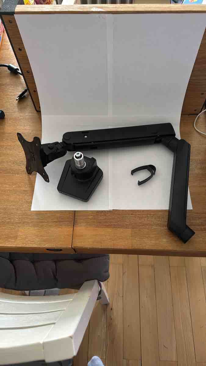 Staffa per monitor: Monitorhalterung schwarz verstellbar – Usato da Basel venduto da YMSP 1