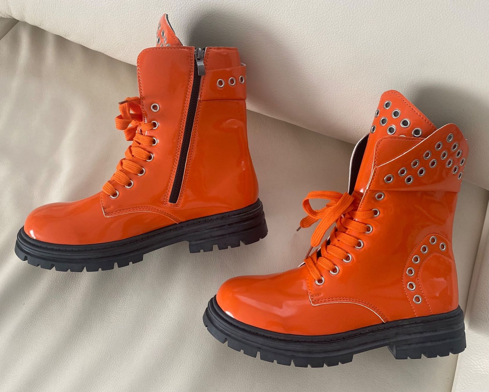Scarpe da uomo: EYECATCHER - aussergewöhnliche Stiefeletten, orange, Gr. 40 – Nuovo e nell'imballaggio originale da Winkel venduto da ferrari2022