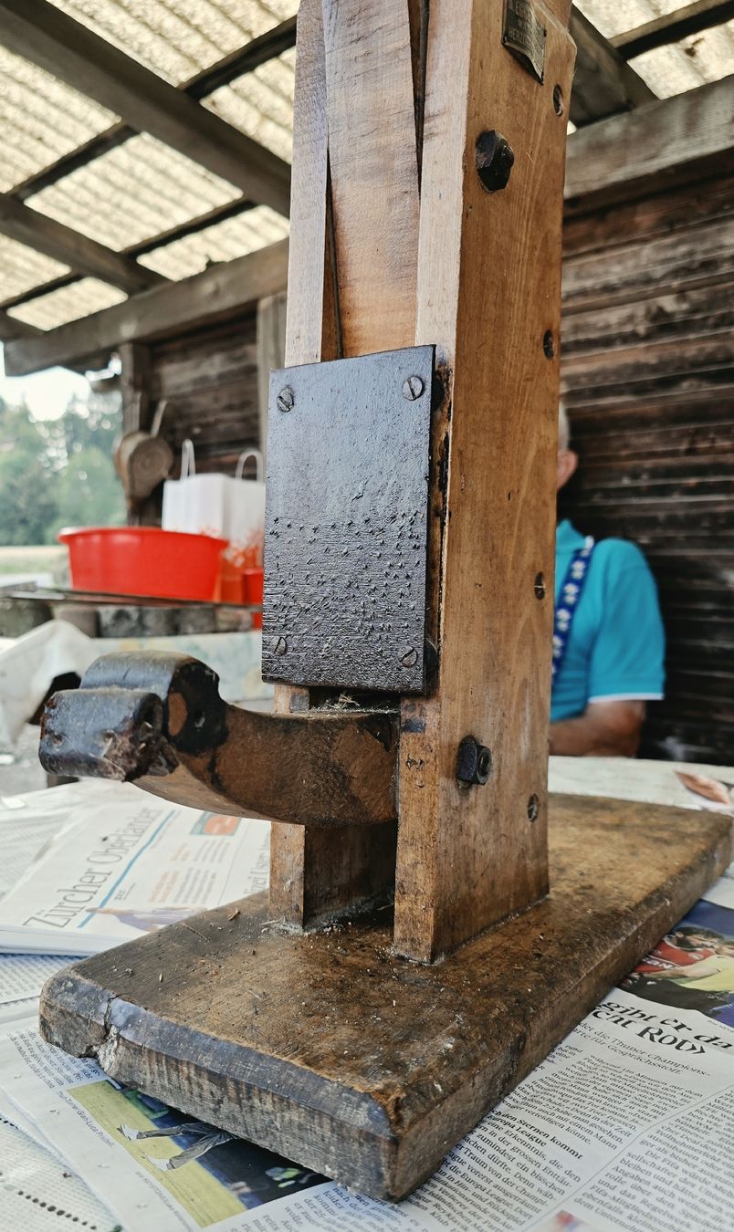 Tutti gli attrezzi: Antiker Sattler Klemmbock aus Holz – Usato da Agasul venduto da ire_h9wl 2