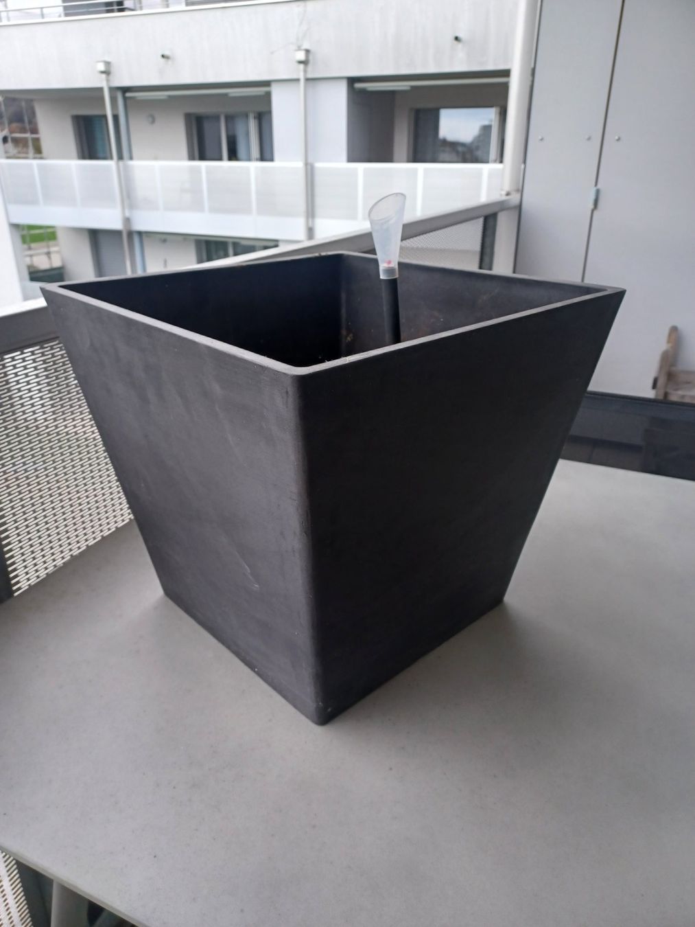 Blumentöpfe: Blumentopf Ecopots grau – Gebraucht aus Egerkingen von John001