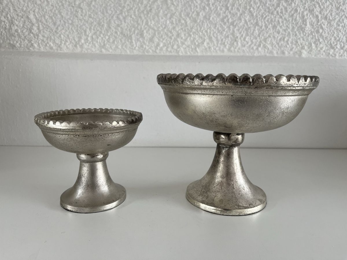Schalen: 2 Standfuss-Schalen aus Metall – Gebraucht aus Wetzikon ZH von seli03
