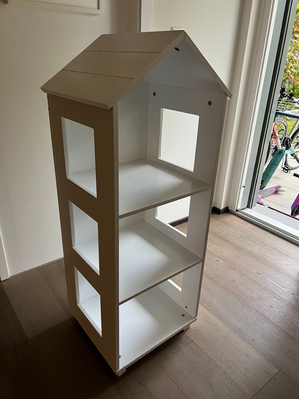 Regale: Etagère en forme de maison blanche – Gebraucht aus Satigny von gislerl